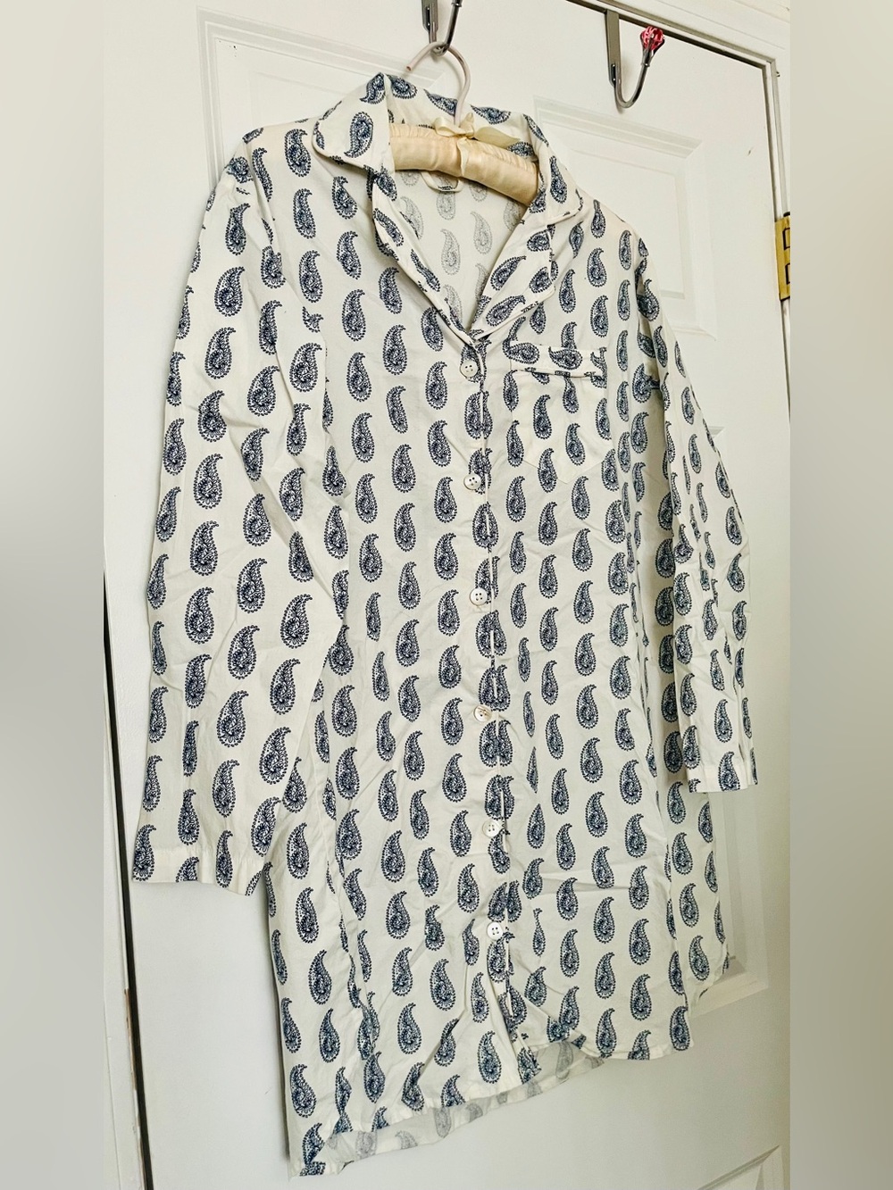 Taylor Linens White Sleep Shirt with Navy Paisley Print